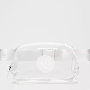 NWT Everywhere Belt Bag 1L
Clear